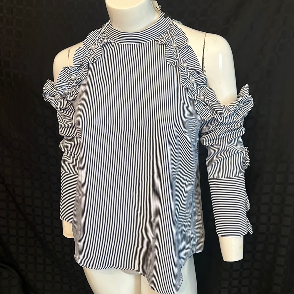 Strut & Bolt cold shoulder blue & white striped top. Size M.
